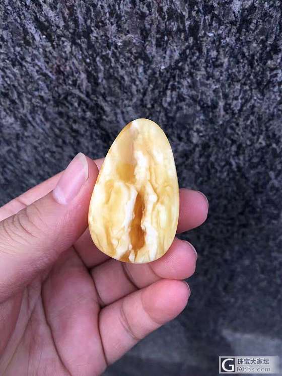 发个小尤物养养眼睛_琥珀蜜蜡挂件