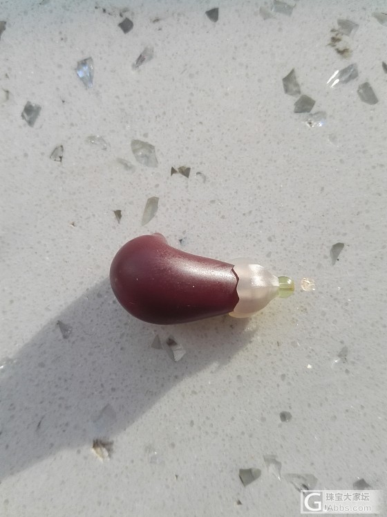 出乌兰海媒婆痣贝壳和紫绿玛瑙茄子_玛瑙和田玉配件