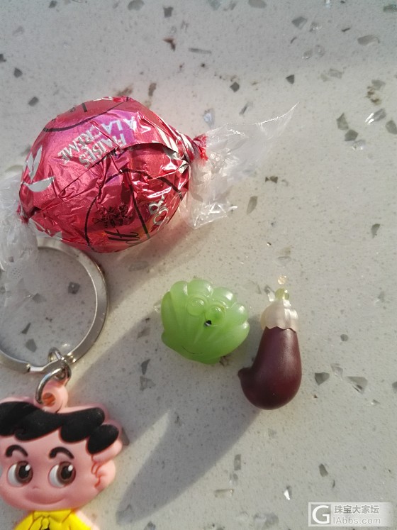 出乌兰海媒婆痣贝壳和紫绿玛瑙茄子_玛瑙和田玉配件