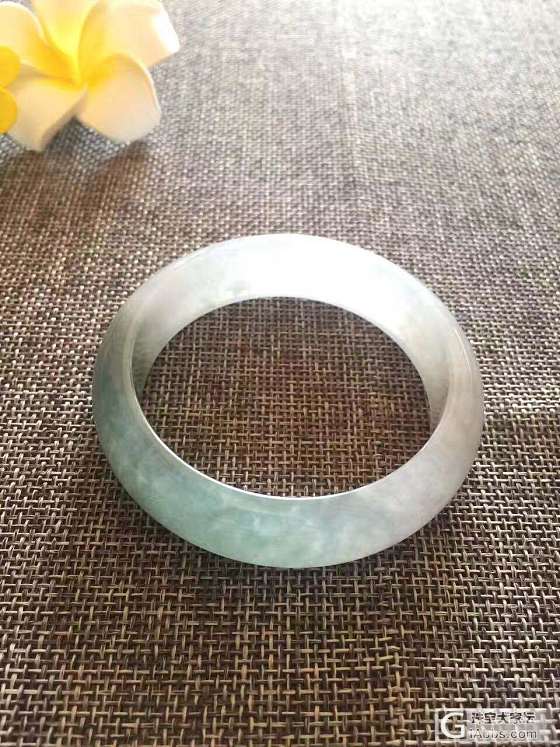 看了那么多镯子，今天发一个我自己的。大家看多少？_手镯翡翠