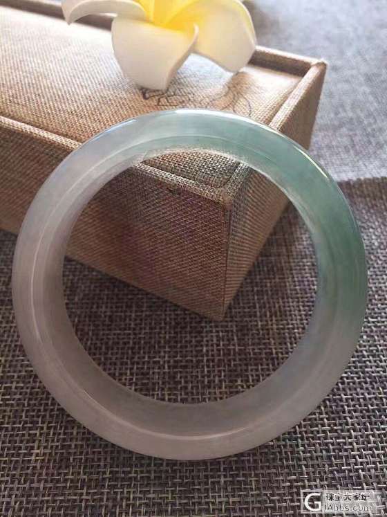 看了那么多镯子，今天发一个我自己的。大家看多少？_手镯翡翠