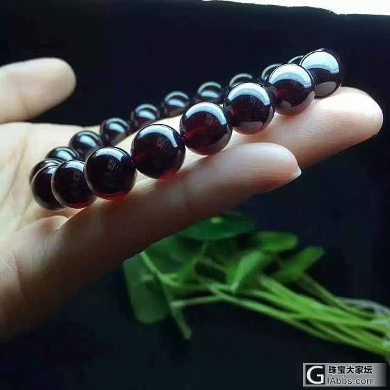 莫桑比克酒红石榴石10.3mm，重44.4克，晶体如图。_珠串石榴石