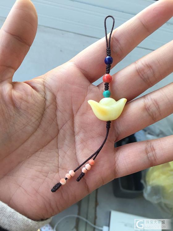 打孔完成 再来上几张_挂饰蜜蜡打磨