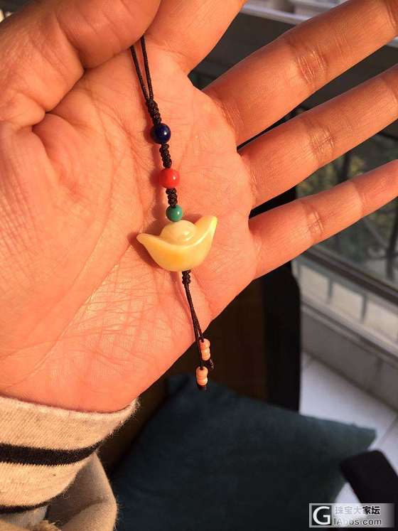 打孔完成 再来上几张_挂饰蜜蜡打磨
