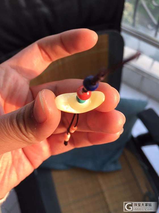 打孔完成 再来上几张_挂饰蜜蜡打磨