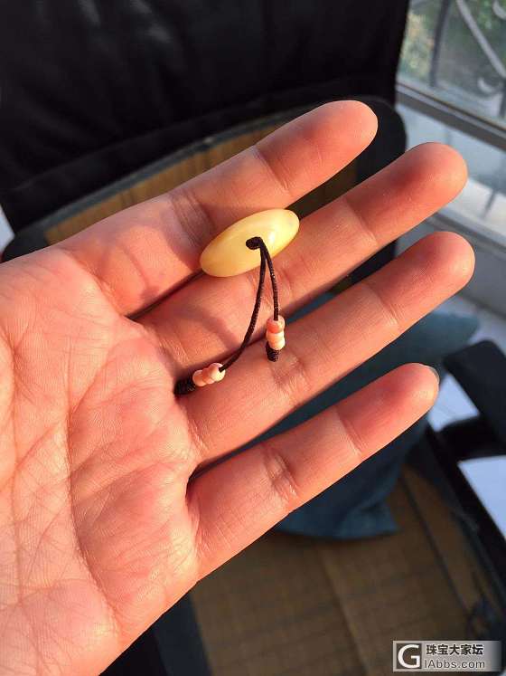打孔完成 再来上几张_挂饰蜜蜡打磨