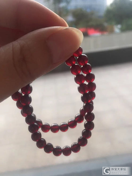 被药了吗_珠串石榴石水晶