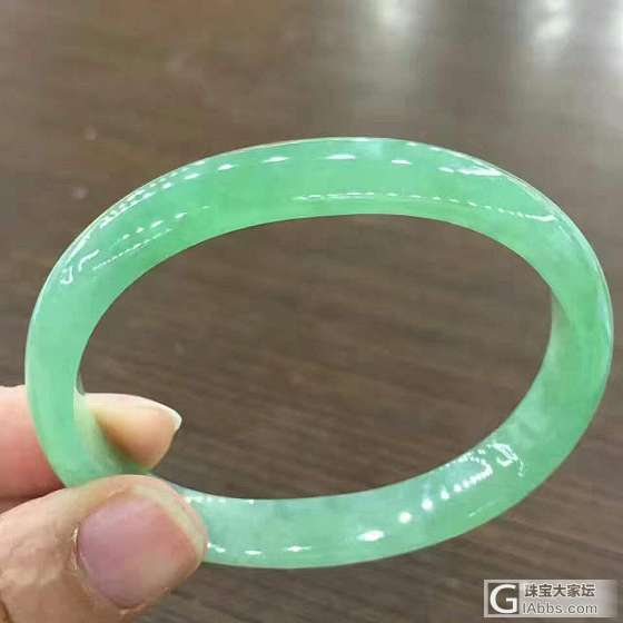 请各位大神帮看下这个镯子什么价位合适？谢谢_手镯翡翠