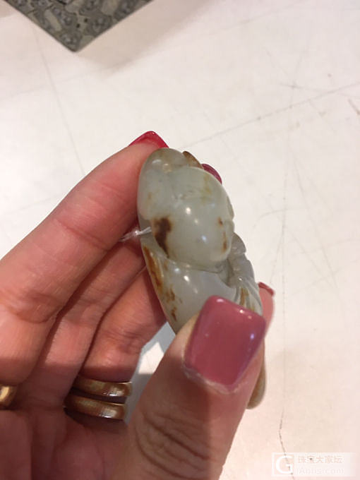 清早期和田持莲童子，拍卖行拿的_和田玉把玩件