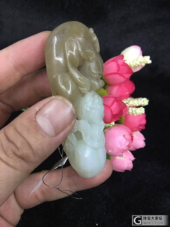 大神们  帮我看看这俩是俄料么  能值几个钱哈_和田玉