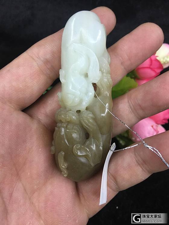大神们  帮我看看这俩是俄料么  能值几个钱哈_和田玉