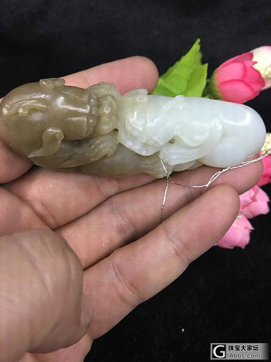 大神们  帮我看看这俩是俄料么  能值几个钱哈_和田玉