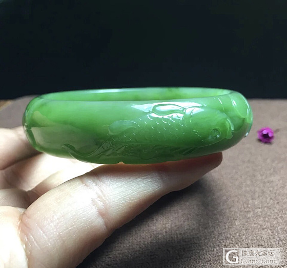 又看上淘宝一只碧玉镯子，请帮忙掌掌眼_手镯碧玉