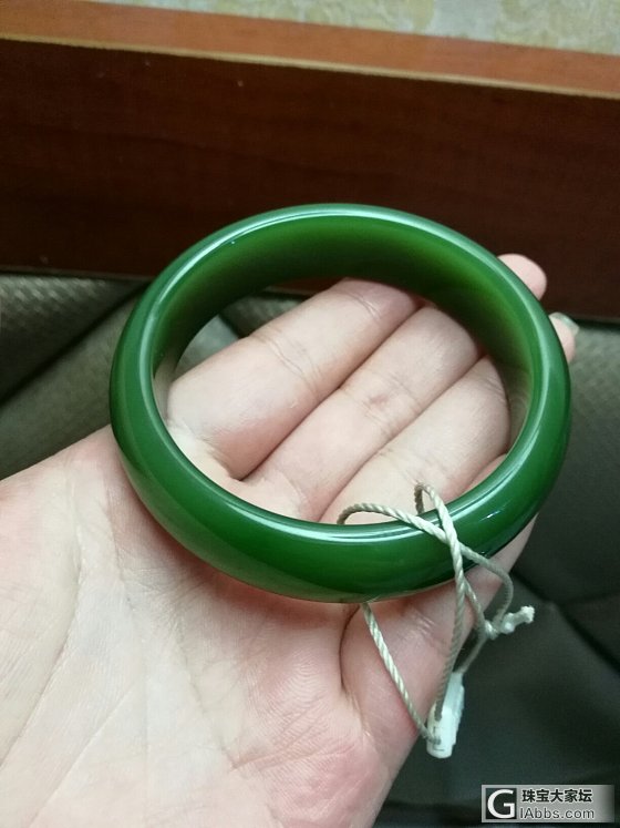 俄碧玉七号艳丽菠菜绿值得拥有_手镯碧玉
