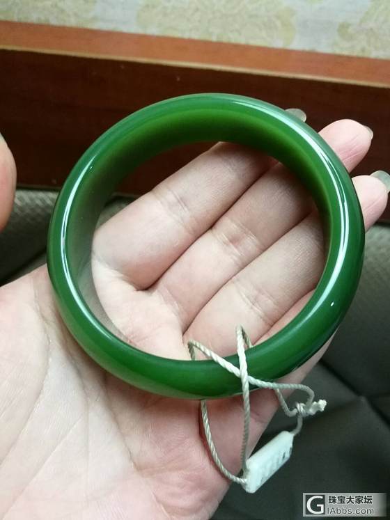 俄碧玉七号艳丽菠菜绿值得拥有_手镯碧玉