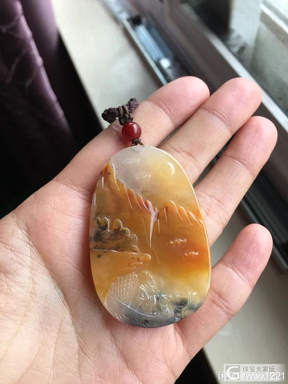 阴天拍总图也是没谁了_蜜蜡黄龙玉挂件和田玉珠串