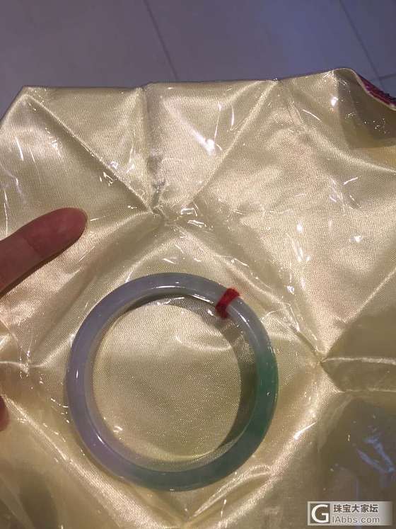 这回去实体店看了下镯子，大家帮忙估个价^_^_翡翠