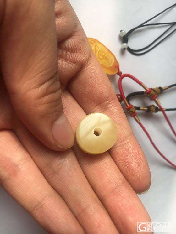 晒晒自己最近做的几个小件_菩提子打磨琥珀蜜蜡