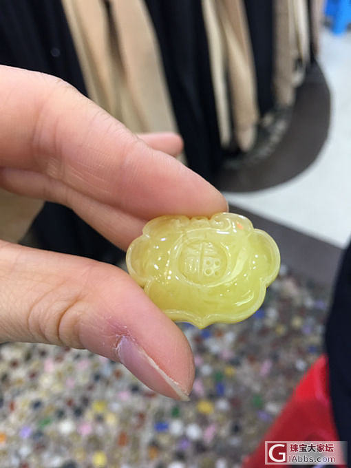 新手求助这块蜜蜡品质如何？_蜜蜡挂件