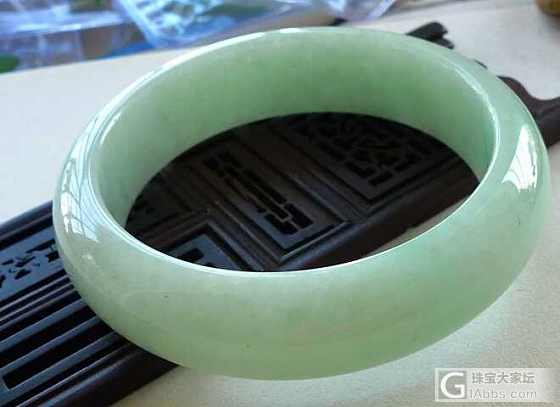 准备买这个手镯，2900,值吗？是a货吗？请高手指点！_手镯翡翠