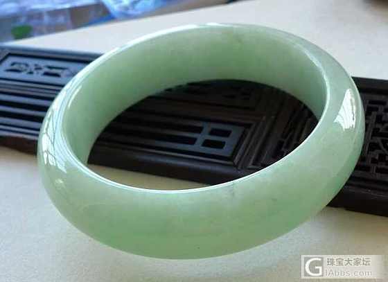准备买这个手镯，2900,值吗？是a货吗？请高手指点！_手镯翡翠