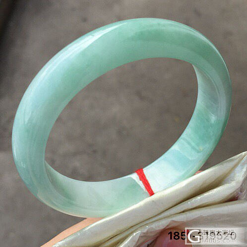 完美豆绿手镯_手镯翡翠