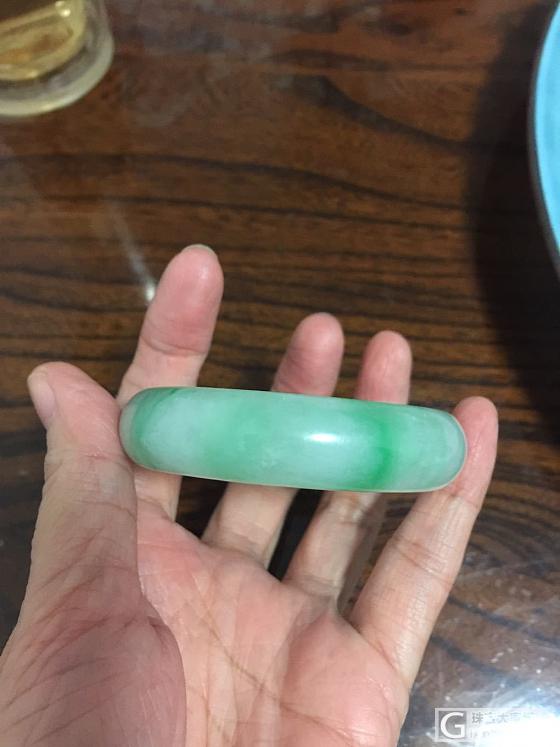 灯光下和阳光下照片也没区别啊_手镯翡翠