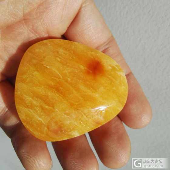 元宵节转一块苏工鸡油红蜜蜡牡丹花雕刻件_蜜蜡挂件