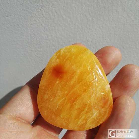 元宵节转一块苏工鸡油红蜜蜡牡丹花雕刻件_蜜蜡挂件