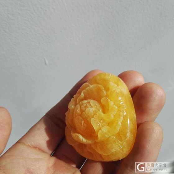 元宵节转一块苏工鸡油红蜜蜡牡丹花雕刻件_蜜蜡挂件