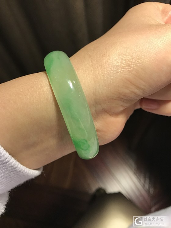 戴了一段时间的镯子～_手镯翡翠