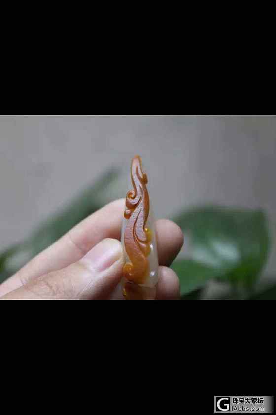 求各位朋友帮忙看看这个料子怎么样是籽料么_和田玉