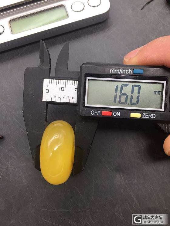 出两个成品平安扣和虫珀_挂件琥珀蜜蜡