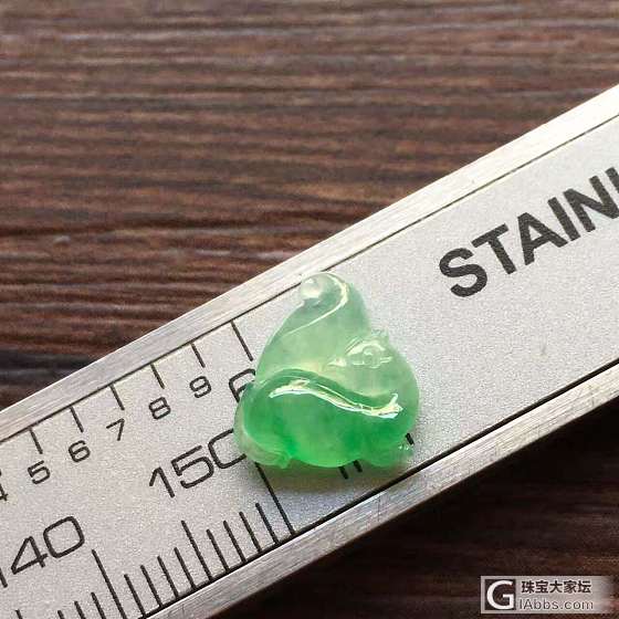 冰种 起荧光 阳绿 松鼠_挂件翡翠