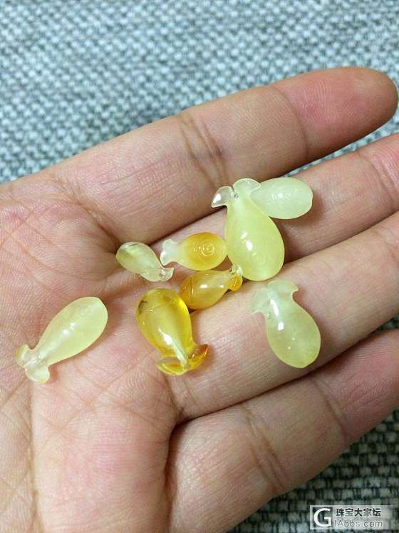 蜜蜡小鱼雕件8元一个啦，是真的！_琥珀蜜蜡