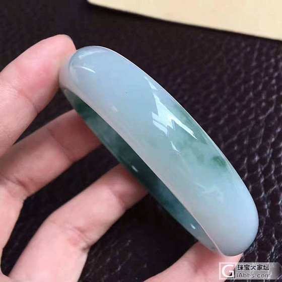 CM10 飘花贵妃手镯 56圈口 种老水润 质地细腻 完美无裂纹价格6000元_手镯翡翠