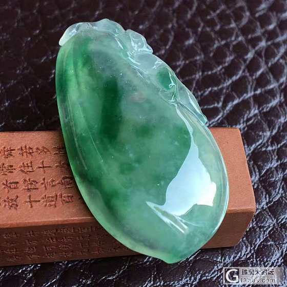 CM16 飘绿福瓜吊坠 种水好 质地细腻水润 上身非常亮眼 价格8500元_挂件翡翠