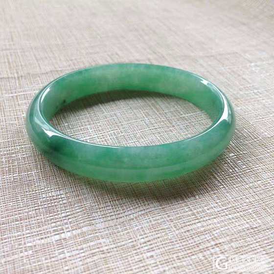 翡翠手镯_手镯翡翠