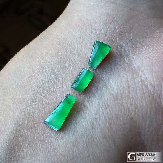 阳绿翡翠戒面_翡翠