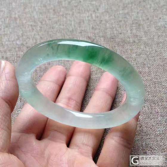 这个镯子好小！美啊，挡不住的魅力！_手镯翡翠