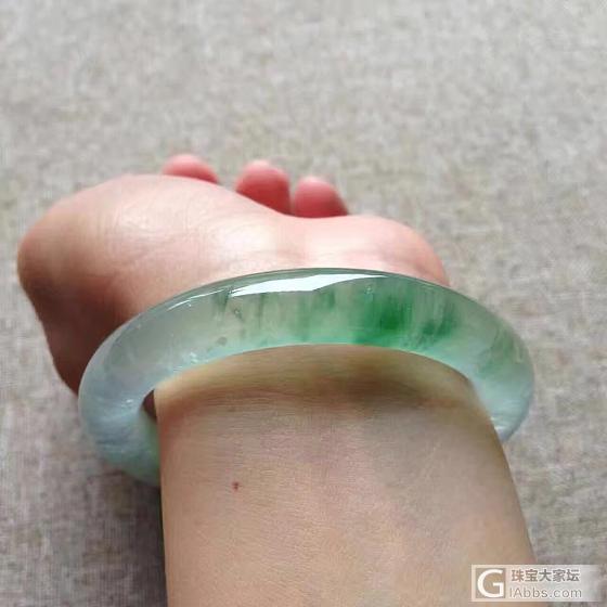 这个镯子好小！美啊，挡不住的魅力！_手镯翡翠