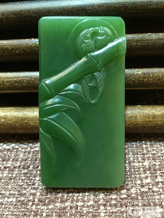 精雕细琢的手把件！_和田玉把玩件挂件碧玉