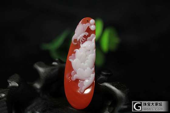 新雕刻好的极品南红蝶恋花，有喜欢的没有_南红