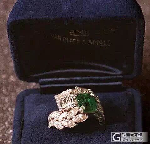 经典.永恒.  杰奎琳·肯尼迪的祖母绿订婚戒指💍_祖母绿戒指
