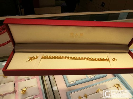 晒下我变成已婚少妇之后的新婚礼物~下个目标就是撸金镯_手链金