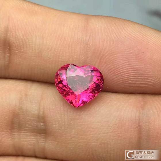 3.9ct Rubellite （卢比来碧玺）是颜色等级最棒的_碧玺