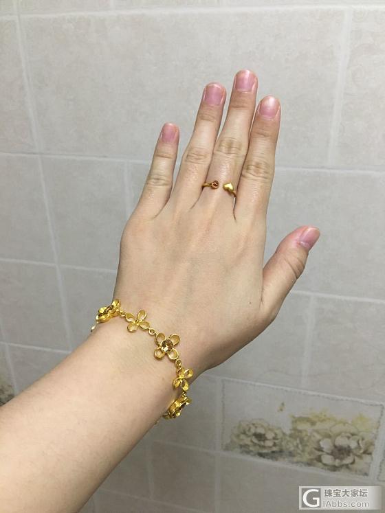茶晶四叶草手链和素金花藤手链哪个更美呢_手链金