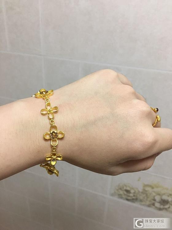茶晶四叶草手链和素金花藤手链哪个更美呢_手链金