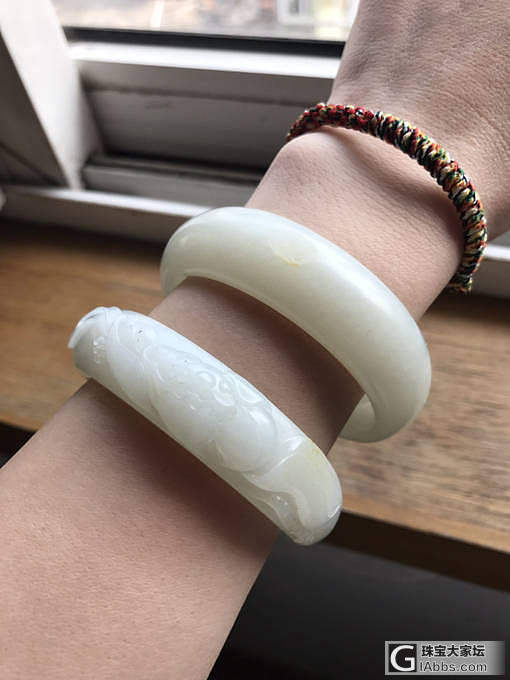 纠结的时候到了，姐妹们快来出出主意，二选一，留哪个呢？_手镯和田玉