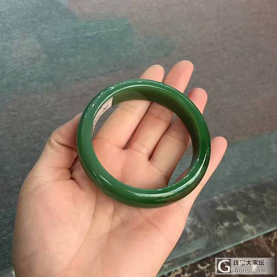2W左右的62大圈口_手镯碧玉